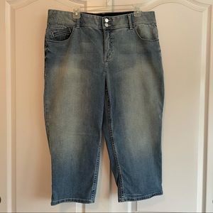 Lane Bryant Capri Light Wash Size 18